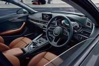 「A4」のインテリア。