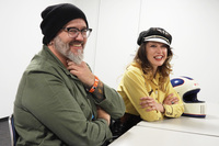 別室にてメディアの取材に応じる、オラ・ステネガルド氏(写真左)とブリトニー・オルセン氏(同右)。