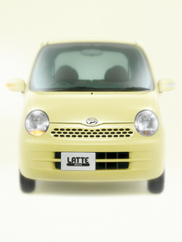 ぬいぐるみチックなデザインに拒否反応も多かったモデルだが……。 
	ほった「以前は中古車メディアにいたんですけど、茨城あたりの“街の軽自動車屋さん”を取材すると、店先の在庫車を指さして、『このクルマを買います』って女性がたくさんいたそうですよ」