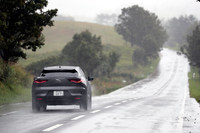 ジャガーが「エレクトリック・パフォーマンスSUV」と称する「Iペース」。動力性能については、0-100km/h加速が4.8秒、最高速が200km/hと発表されている。