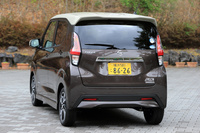 「ハイウェイスター」には、ツートンカラー4種、単色7色の全11パターンにもおよぶ外装色が用意されている。