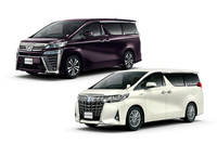 トヨタの高級ミニバンである「アルファード」(右)と「ヴェルファイア」(左)。2018年の年間販売台数は、両モデル合わせて10万1936台(!)である。