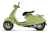 巨大なウサギマークが目印! 「ベスパ946」に誕生10周年&卯年の記念モデルが登場の画像