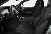 「420iグランクーペMスポーツ エディションエッジ」のインテリア。MスポーツシートやMシートベルト、カーボントリムなどが採用される。