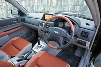 「フィールドパッケージ」のブラウン内装。