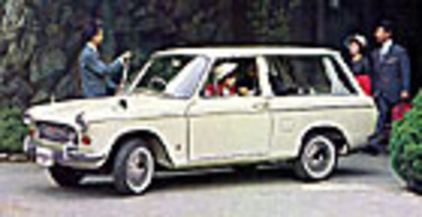 1963年5月、800ccクラスのコンパクトかつスタイリッシュなバン/ワゴンとしてデビューしたコンパーノ。エンジンは直4OHV797cc(41ps)で、4段フルシンクロ・ギアボックスを介して後輪を駆動。最高速度110km/hと謳っていた。価格はワゴン(画像)で57.0万円だった。