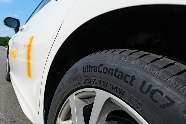安全性と快適性、ロングライフ性能を重視した新製品「ウルトラコンタクトUC7」。アジアパシフィック地域の顧客の要望に沿って開発されたタイヤで、地球12周分ものテスト走行を経て商品化にこぎ着けたという。
