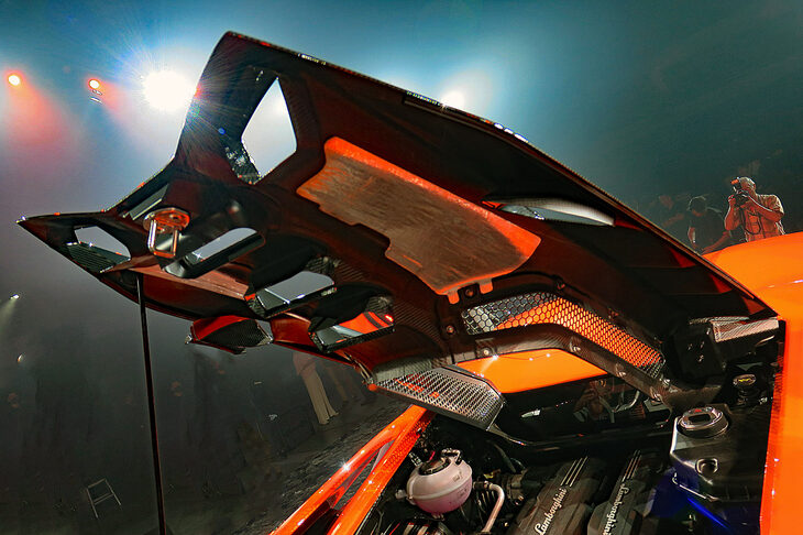 ランボルギーニ・レヴエルト(エンジンフード)