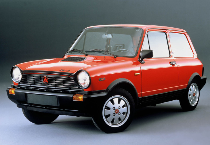「アウトビアンキA112アバルト」は、本稿執筆時点で出品から3日が経過。3500ユーロ(約44万円)。