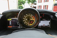 エンジンの最高許容回転数は8900rpm。タコメーター上のレッドゾーンは9000rpmから。