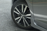 「ハイブリッドS Honda SENSING」のFF車に装着される16インチアルミホイール。同グレードの4WD車は15インチとなる。