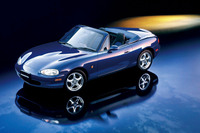 1999年発売の「10周年記念車」。ベースは2代目のNB型で、ボディーは濃紺の「イノセントブルーマイカ」にペイントされていた。