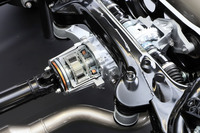 後軸への駆動力伝達を担う、電子制御多板クラッチ。トヨタがスポーツカー向けの4WDシステムを開発したのは、実に20年ぶりのこととなる。