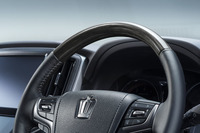 漆黒のグリルが目を引く、「トヨタ・クラウン」の特別仕様車登場の画像