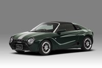 2017年の東京オートサロンに出展された「S660ネオクラシック プロトタイプ」。ドアミラーが生産型「S660」のものとなり、テールのパネル形状も改められている。