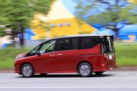 機能の充実ぶりに加え、乗り心地や静粛性、動力性能と、クルマとしての基本性能も確実に進化している現行型「セレナ」。これなら家族の足として、長く使える一台となるだろう。