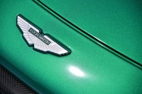 試乗車は、明るいメタリックのボディーカラー「ビリジアングリーン」をまとっていた。