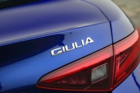 リアに備わる「GIULIA」エンブレム。「SPRINT」を示すバッジの類いはどこにも付いていない。