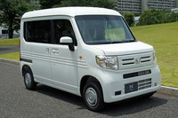 月販目標3000台に対し、発売から1カ月で約1万4000台を受注したという「ホンダN-VAN」。「ジムニー」にやすやすと戴冠はさせない!?