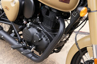 エンジンは「メテオ350」と同じ排気量349ccの空冷単気筒。一次バランサーシャフトの採用による振動の少なさと、クセがなく扱いやすいパワー特性が特徴となっている。