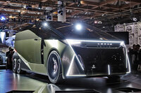 レクサスがJMSで発表した「LSコンセプト」。