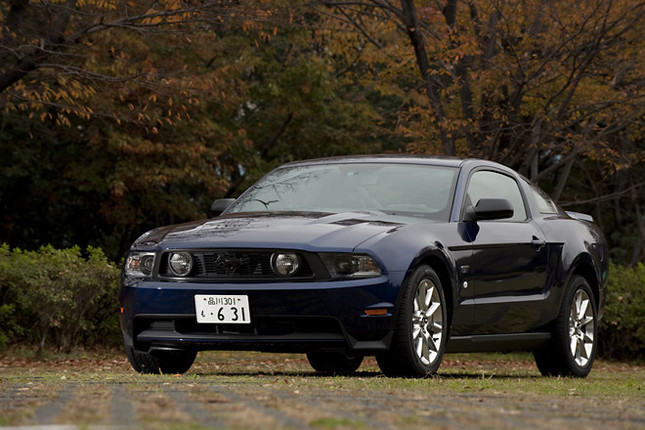 【スペック】全長×全幅×全高=4785×1880×1415mm/ホイールベース=2720mm/車重=1620kg/駆動方式=FR/4.6リッターV8SOHC24バルブ(319ps/6000rpm、44.9kgm/4250rpm)/価格=480.0万円(テスト車=同じ)
