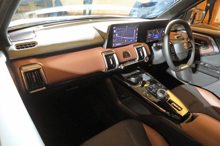 スズキeビターラZ(インストゥルメントパネルまわり)