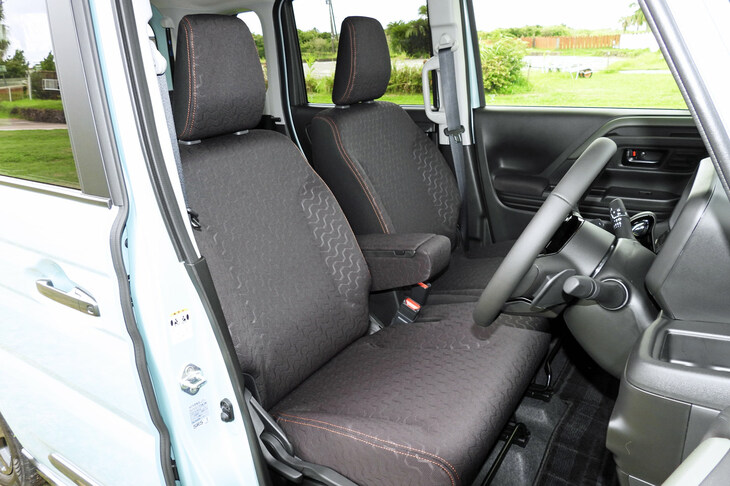 スズキ・スペーシア ギア ハイブリッドXZターボ(フロントシート)