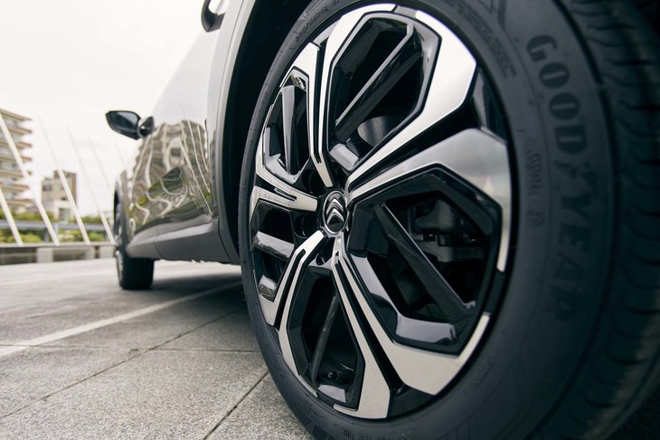 ホイールもカラーマテリアルデザイナーの担当。「シトロエンC5 X」のアルミ切削の黒いインサート部分も柳沢さんのチームが仕上げた。