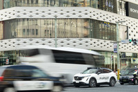 混雑した東京・銀座を自動運転で走行した、次世代「プロパイロット」を搭載するBEV「日産アリア」の試作車。次世代プロパイロットは、自動運転SAEレベル2に相当する運転支援技術とされる。