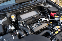 パワートレインは1.8リッター4気筒ターボエンジンとCVTの組み合わせ。アシストモーターや回生ブレーキといった電動機構は搭載されていない。燃費はWLTCモードで13.0km/リッターとされている。