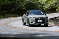 カタログモデルには1.2リッター3気筒ガソリンターボユニットの設定がなくなり、パワーユニットが1.5リッター4気筒ディーゼルターボエンジン(最高出力130PS/最大トルク300N・m)に一本化されている。