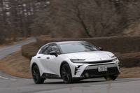 新型「トヨタ・クラウン」の2番目のバリエーションとして発売された「クラウン スポーツ」。今回試乗したハイブリッドの「Z」グレードの車両本体価格は590万円。