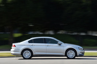 「フォルクスワーゲン・パサート」の1.4リッターモデルは、スタート/ストップ機能を装備。JC08モードの燃費値は20.4km/リッターを記録する。