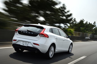 高速道路を中心とした今回の試乗では、満タン法で16.0km/リッター、車載計で17.4km/リッターの燃費を記録した。