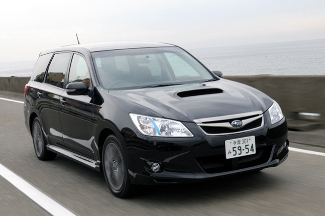 【スペック】2.0GT:全長×全幅×全高=4740×1775×1660mm/ホイールベース=2750mm/車重=1650kg/駆動方式=4WD/2リッター水平対向4 DOHC16バルブターボインタークーラー付き(225ps/5600rpm、33.2kgm/4400rpm)/価格=278万2500円(テスト車=342万3000円/パノラミックガラスルーフ+HDDナビゲーションシステム+クルーズパック+VDC+SRSサイドエアバッグ+SRSカーテンエアバッグ+キーレスアクセス&プッシュスタート+フロントUV&IRカットガラス=64万500円)