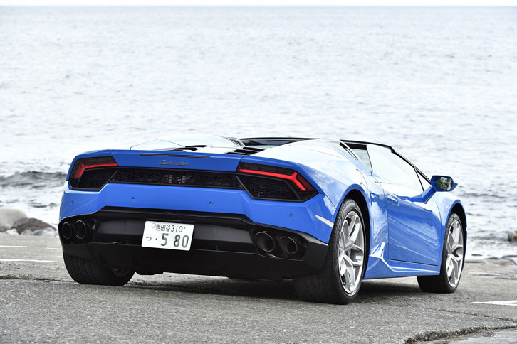 試乗車のボディーカラーは「Blu Le Mans」。目にも鮮やかなブルーのソリッドカラーだ。