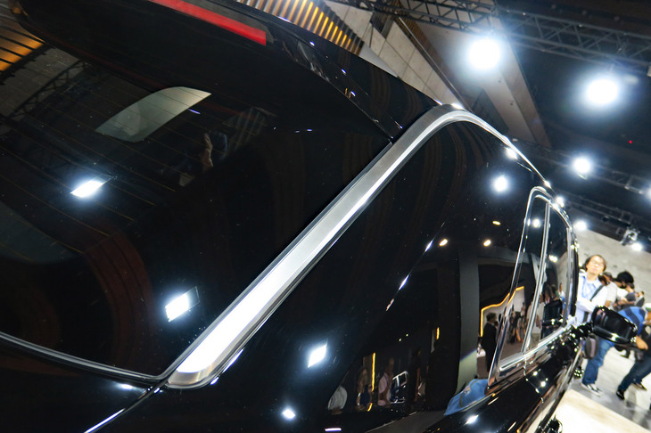 トヨタ・センチュリー(ルーフモールディング)