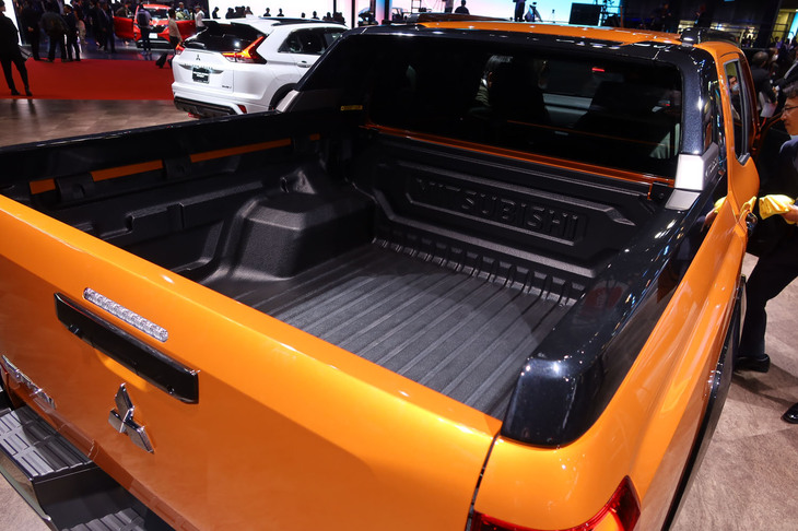 三菱トライトン