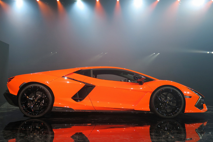 ランボルギーニ・レヴエルト(サイド)