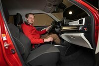 独立型の9インチインフォテインメントディスプレイはタッチ操作が可能。携帯端末とワイヤレスで接続できる。