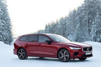 日本での「T8 Twin Engine」の発売は2019年3月の予定。グレードは「インスクリプション」のみで、価格は819万円となっている。