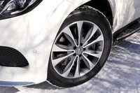 試乗車には275/50R20サイズのスタッドレスタイヤが装着されていた。標準サイズは295/40R21。