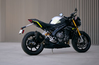 改良型「トライアンフ・スピードトリプル1200RS」が登場 ライダーをアシストする最新技術も搭載の画像