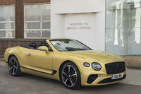 「コンチネンタルGT V8コンバーチブル」のボディーサイズは全長×全幅×全高=4850×2187(ミラー含む)×1399mm、ホイールベース=2849mm。(欧州仕様車の参考値)