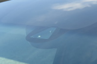 「ホンダセンシング」のセンサーとして使用される、フロントウィンドウのカメラ。