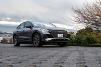 2024年末にこれまでの「40 e-tron」を置き換えるかたちで新規導入された「アウディQ4スポーツバック45 e-tron」。今回の試乗車はスポーティートリムの「Sライン」。