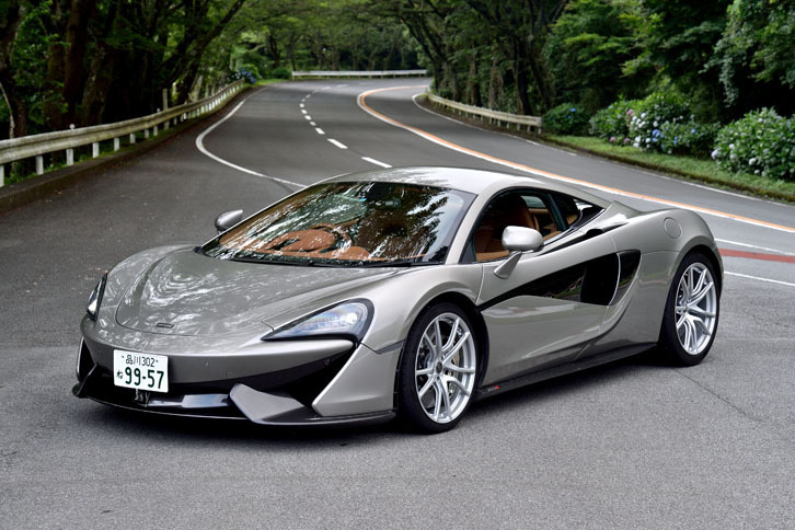 マクラーレン570Sクーペ
	ボディーサイズ:全長×全幅×全高=4530×2095×1202mm/ホイールベース:2670mm/車重:1313kg(乾燥重量、軽量オプション選択時)/駆動方式:MR/エンジン:3.8リッターV8 DOHC 32バルブ ツインターボ/トランスミッション:7段AT/最高出力:570ps(419kW)/7400rpm/最大トルク:61.2kgm(600Nm)/5000-6500rpm/タイヤ:(前)225/35ZR19 (後)285/35ZR20/車両本体価格:2556万円