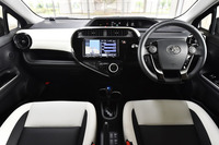 インテリアは、パネル類の材質や意匠を変更することで、先進的かつ上質なイメージが演出された。