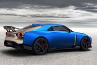 ベースは「GT-R NISMO」。フロントに搭載される3.8リッターV6ツインターボエンジンは、ベースモデルから120psと128Nm上乗せされた最高出力720ps、最大トルク780Nmを発生する。